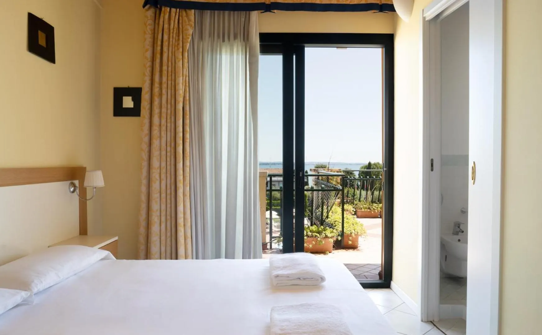 Le Terrazze Sul Lago Apartments Padenghe sul Garda 0*,  Italy